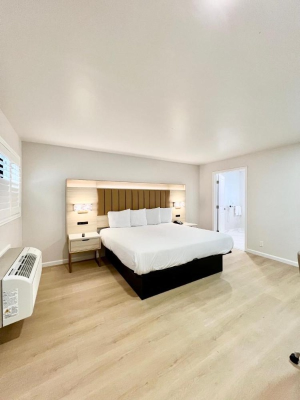Nob Hill Motor Inn image 21